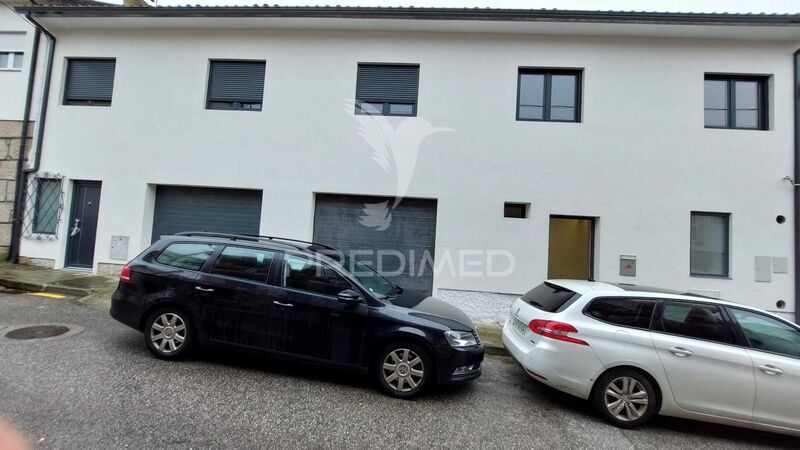 House V3 nueva in the center Santa Maria Maior Chaves - plenty of natural light, garage, floating floor, air conditioning, balcony