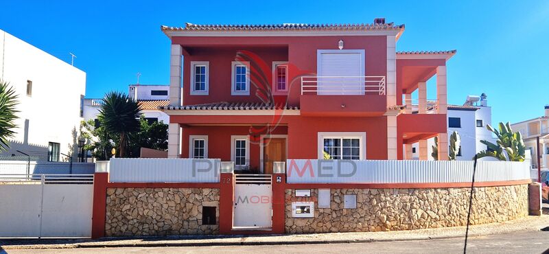 House 4 bedrooms Portimão - garden, balconies, barbecue, solar panel, air conditioning, garage, balcony, store room, double glazing