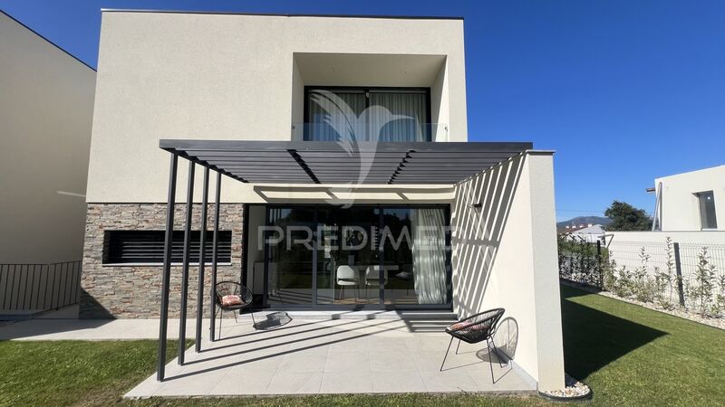 House V3 Modern Palmeira Braga - alarm, automatic irrigation system, garden, air conditioning, double glazing, video surveillance, underfloor heating, swimming pool