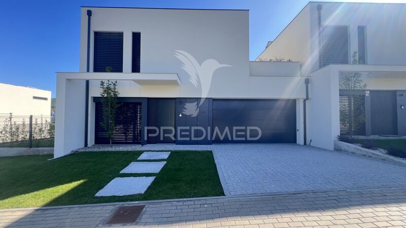 House 3 bedrooms Modern Palmeira Braga - alarm, automatic irrigation system, garden, air conditioning, double glazing, video surveillance, underfloor heating, swimming pool