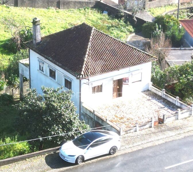 House V3 Mujães Viana do Castelo - garage