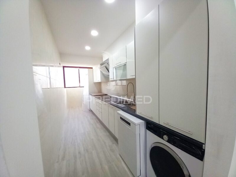 Apartamento Remodelado T3 Costa da Caparica Almada - garagem, varanda, bbq, vidros duplos