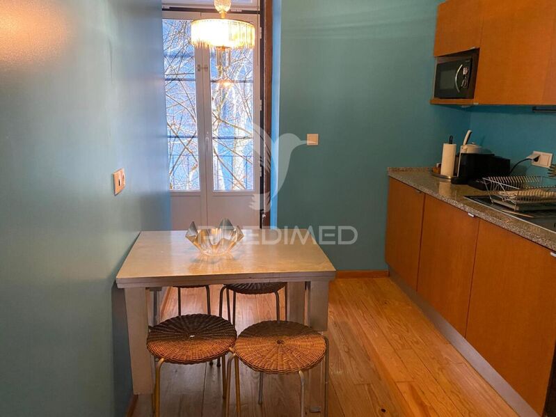 Apartamento T2 Santa Maria Maior Lisboa - varanda, cozinha equipada