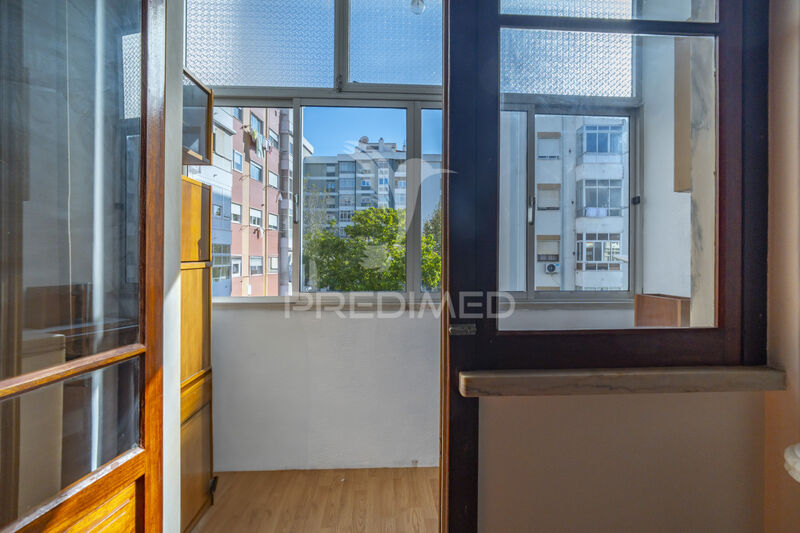 Apartamento em bom estado T3 Loures - varanda, mobilado