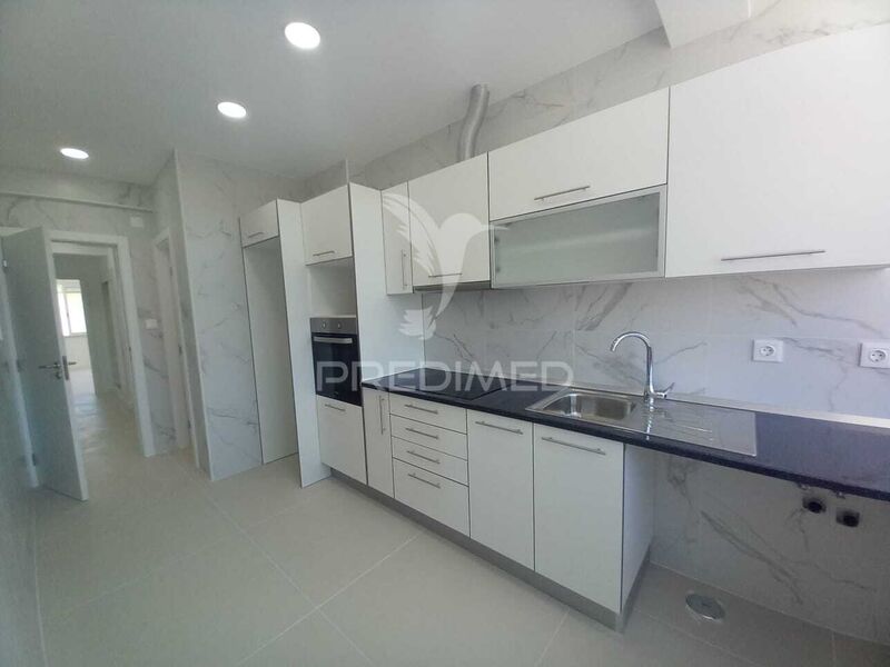 Apartamento T3 Remodelado em zona central Corroios Seixal - vidros duplos, varanda