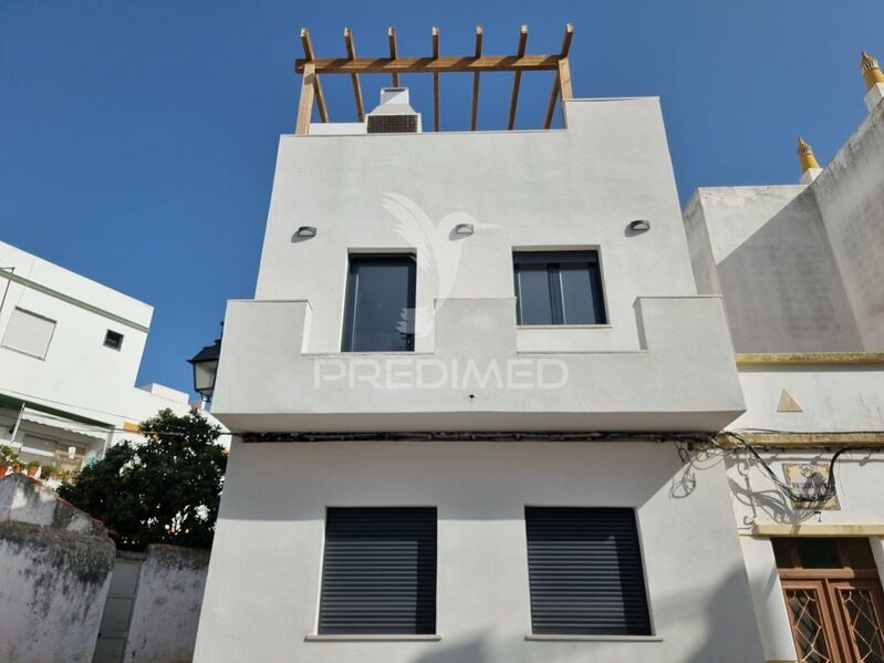 House V2 Renovated Alvor Portimão - underfloor heating, air conditioning, terraces, barbecue, equipped kitchen, double glazing, balcony, solar panels, terrace