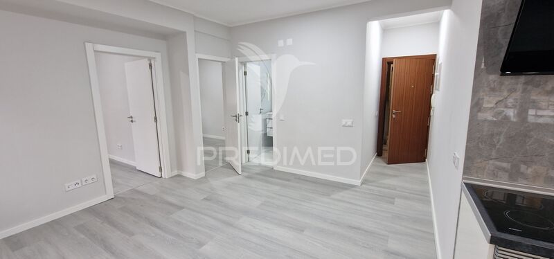 Apartment 2 bedrooms Refurbished in good condition Setúbal - equipped