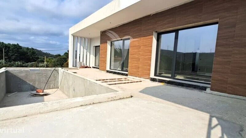 House under construction V3 Leiria - terrace, swimming pool, barbecue, garage, underfloor heating, air conditioning, plenty of natural light, garden, automatic gate