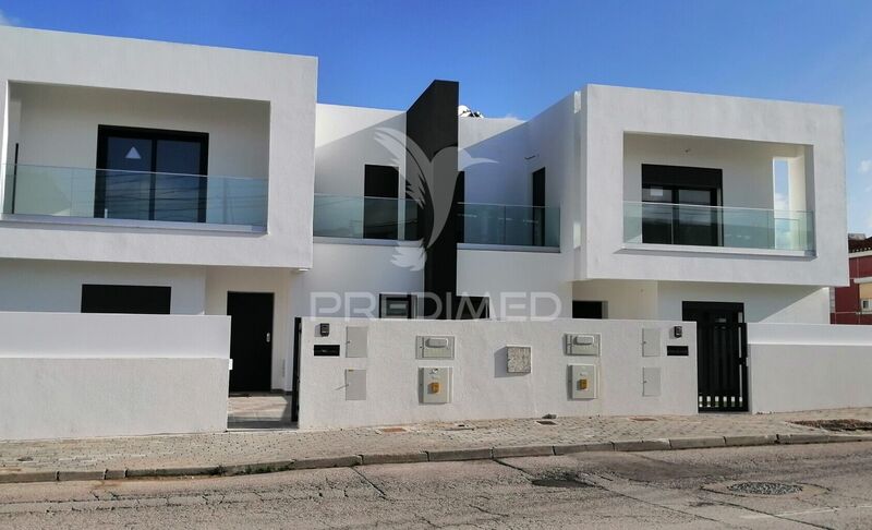 House 4 bedrooms Modern Corroios Seixal - swimming pool, garden, balcony, garage