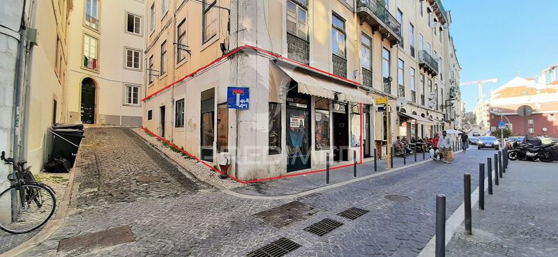 Loja Santa Maria Maior Lisboa - excelente localização, montra, wc