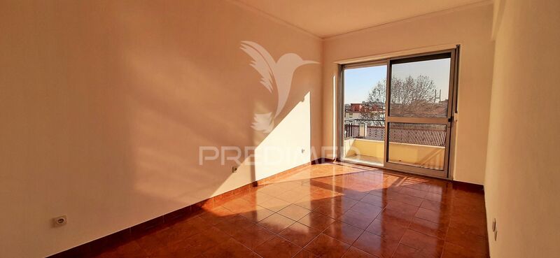 Apartment T2 Refurbished Sacavém Loures - great location, attic, river view, 3rd floor, lots of natural light, store room, balcony