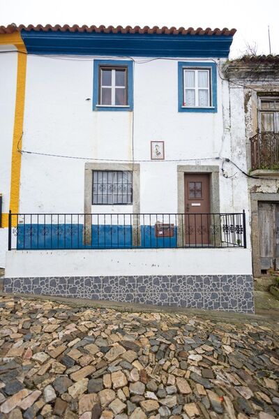 Casa Cabeço de Vide Fronteira - localização privilegiada, quintal