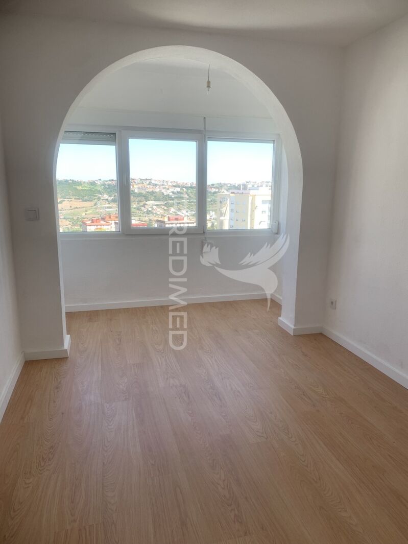 Apartment Refurbished 2 bedrooms Loures