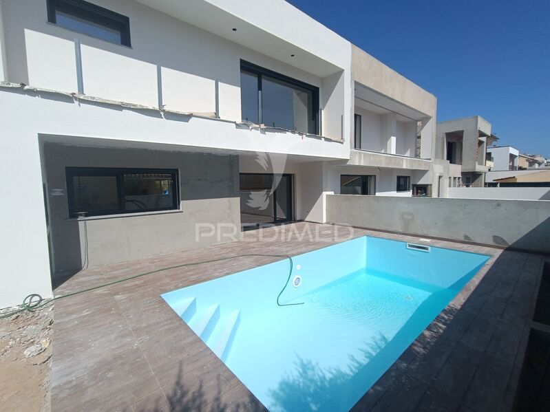 House neues V4 Amora Seixal - solar panels, barbecue, swimming pool, double glazing, balcony, equipped kitchen