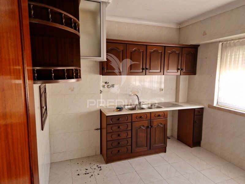 Apartment 3 bedrooms Odivelas - 3rd floor