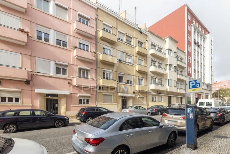 Apartamento T2 Remodelado Arroios Lisboa - vidros duplos, sótão, terraço