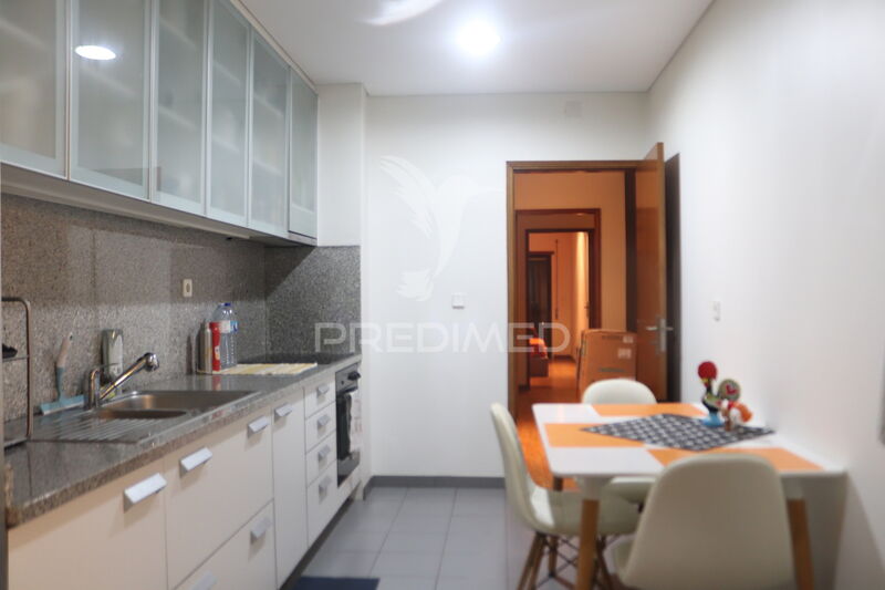 Apartamento T2 Remodelado Braga - cozinha equipada, lugar de garagem