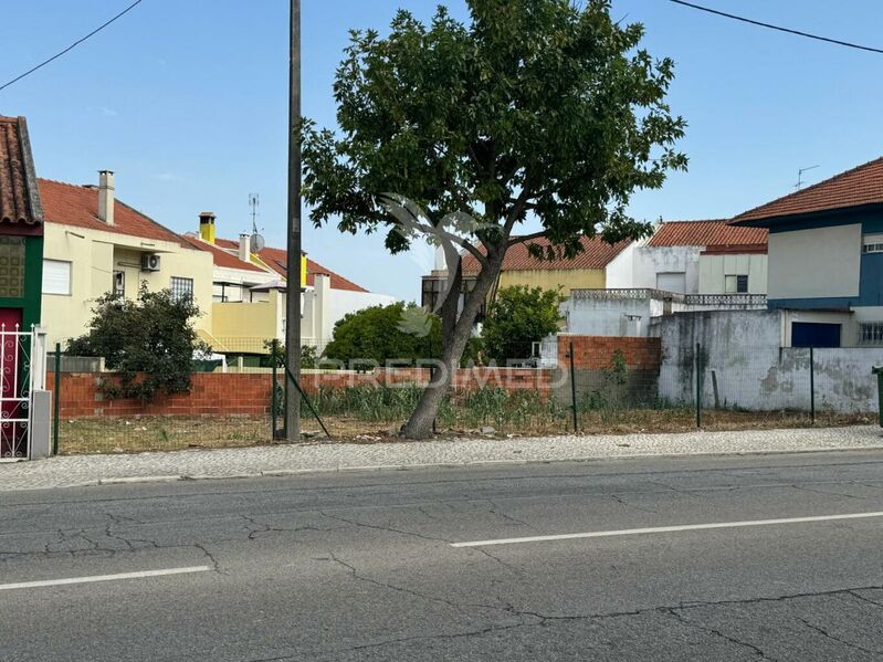 Terreno Urbano com 420m2 Moita - electricidade, garagem, água