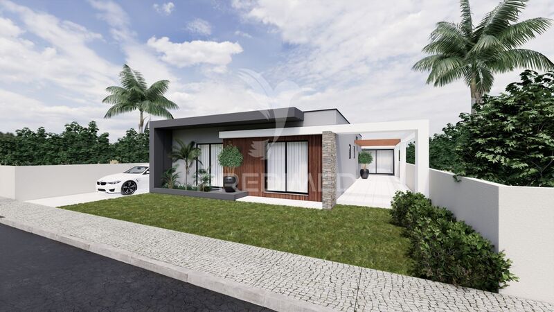 House 4 bedrooms Single storey Fernão Ferro Seixal - solar panels, alarm, double glazing, air conditioning, barbecue, swimming pool