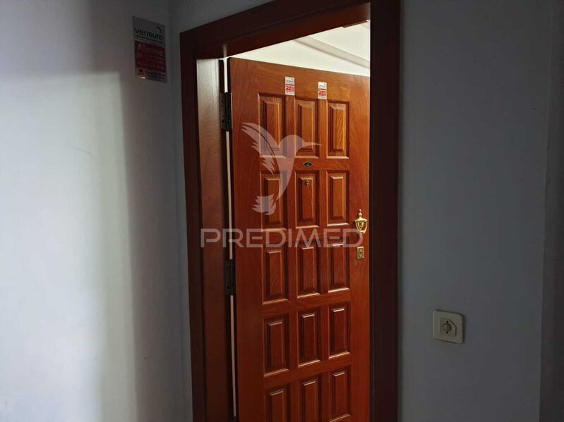 Apartamento T3 Santo António da Charneca Barreiro - alarme, ar condicionado, 3º andar, varanda