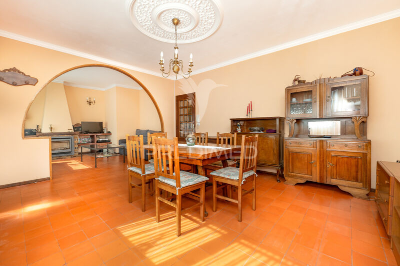 House Renovated excellent condition V4 Caires Amares - automatic gate, air conditioning, terrace, balcony, garden, garage, barbecue