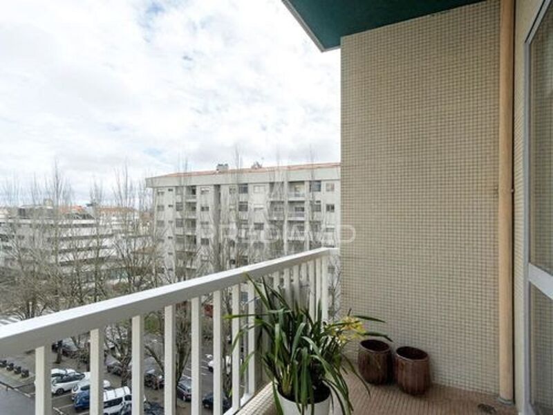 Apartment T2 Refurbished in the center Porto - fireplace, parking space, tennis court, balcony, kitchen, garage