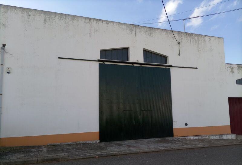 Warehouse with 661sqm Alter do Chão