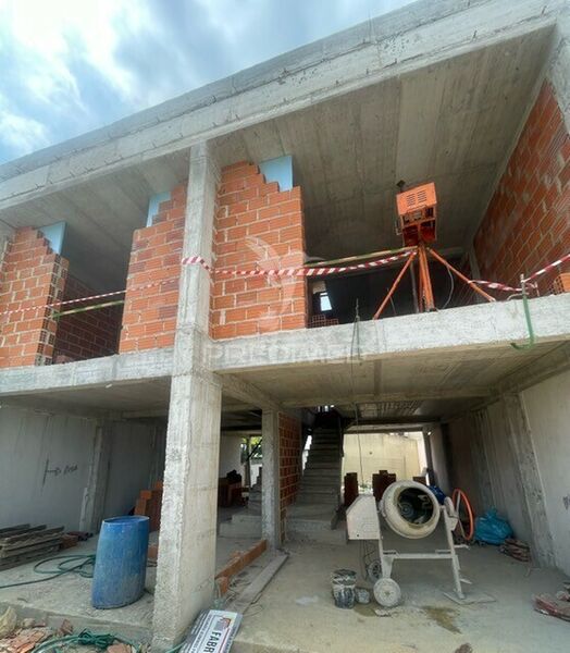 Moradia nova em banda V3 Quinta do Conde Sesimbra - vidros duplos, zona calma, terraço, isolamento térmico, painel solar