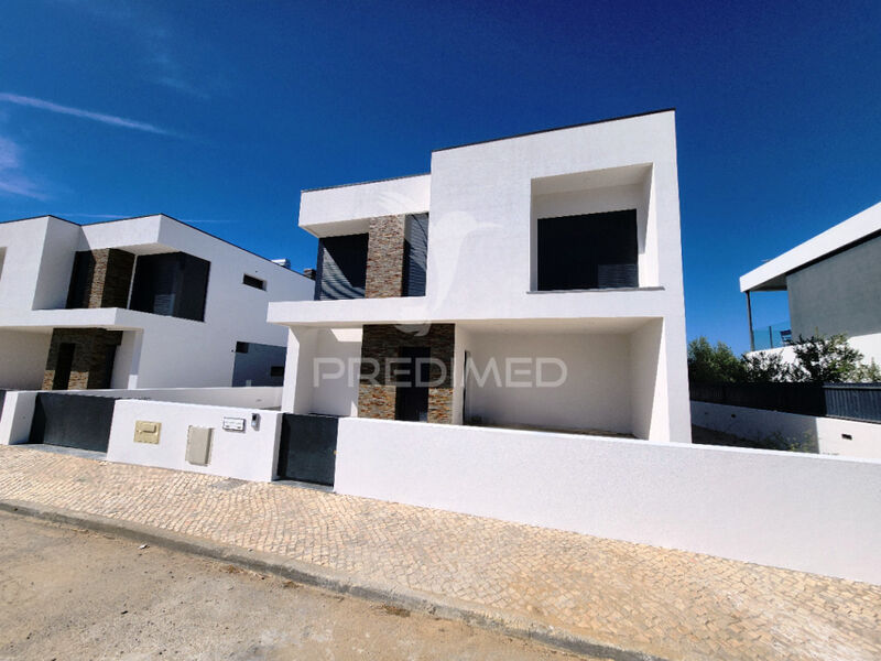 House Isolated V3 Setúbal - double glazing, swimming pool, garden, balcony, equipped kitchen, parking lot, garage, solar panels