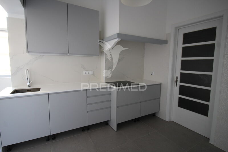 Apartamento T3 Remodelado no centro Tomar - muita luz natural, varanda