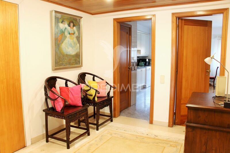 Apartment 2 bedrooms São Domingos de Benfica Lisboa - equipped, kitchen, garage, fireplace, lots of natural light, furnished