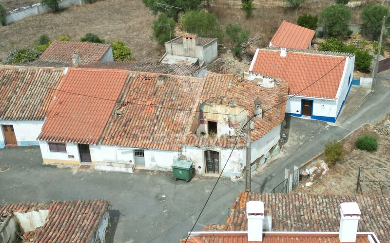 House Typical to rebuild 3 bedrooms Rosário Almodôvar