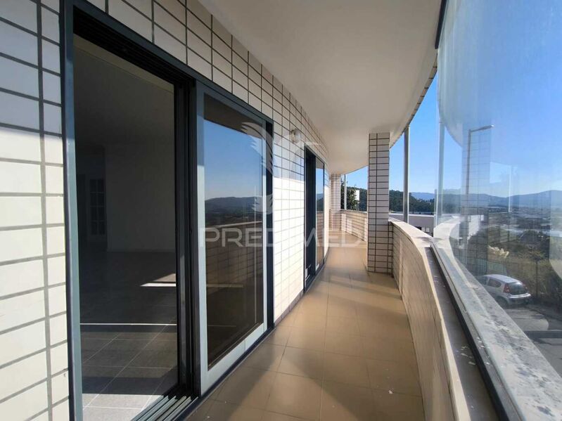 Apartment 3 bedrooms Braga - balcony, lots of natural light, garage