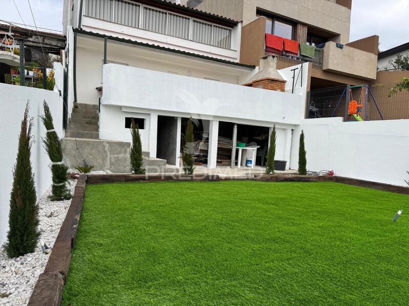 House V4 Guimarães - air conditioning, double glazing, equipped kitchen, garden, fireplace, marquee, balcony, barbecue