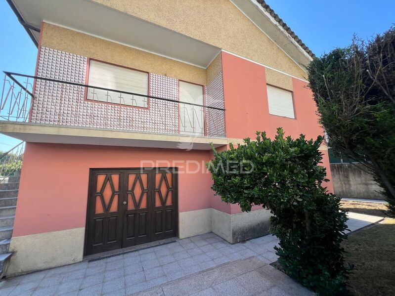 House V3 in good condition Bairro Vila Nova de Famalicão - fireplace