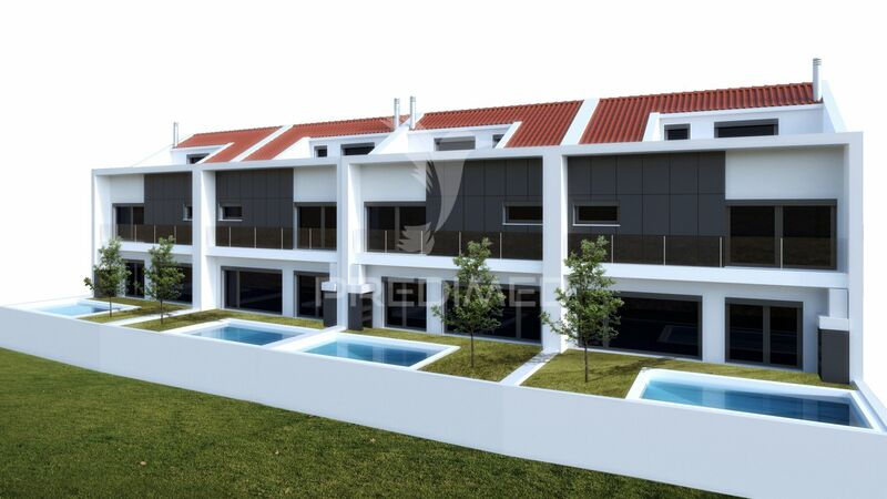 House Luxury townhouse 4 bedrooms Alcochete - balcony, solar panel, garage, balconies, swimming pool, double glazing, heat insulation, air conditioning, terrace, barbecue