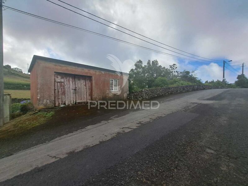 Terreno Urbano com 1454m2 Posto Santo Angra do Heroísmo - garagem, bons acessos