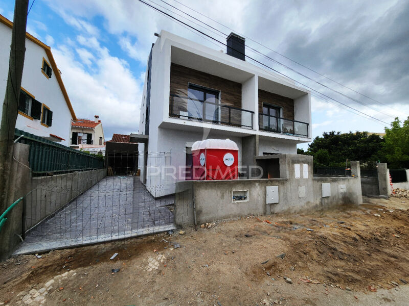 House 3 bedrooms Semidetached under construction Quinta do Conde Sesimbra - solar panels, equipped, alarm, garage, barbecue, backyard, balcony, fireplace