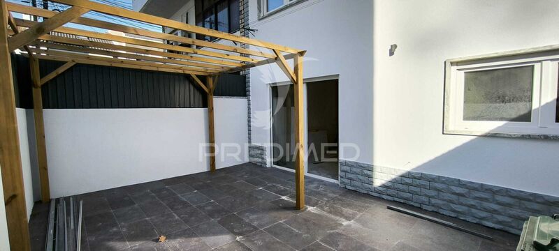 House V5 Corroios Seixal - attic, barbecue, store room, playground, garage, balcony, garden, air conditioning, swimming pool