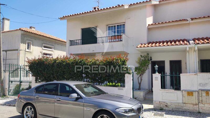 House 3 bedrooms Oeiras - solar panels, air conditioning, fireplace, double glazing, garage