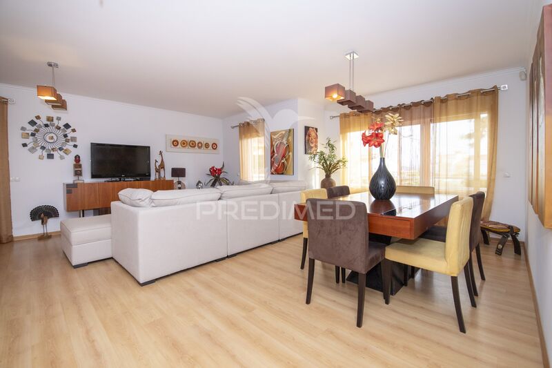 Apartment T4 in the center Barreiro - balcony, terrace, alarm, kitchen, marquee, air conditioning