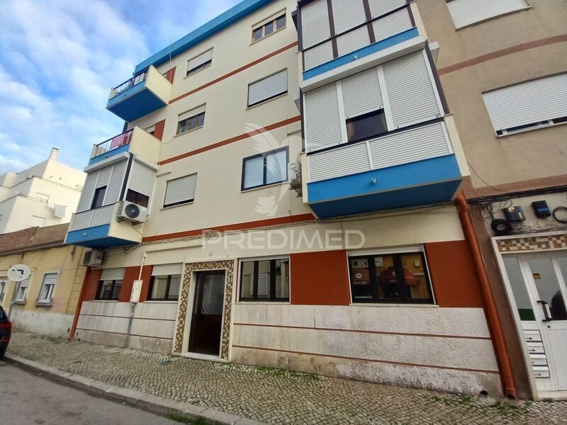 Apartment 2 bedrooms Barreiro - 2nd floor, balcony, swimming pool