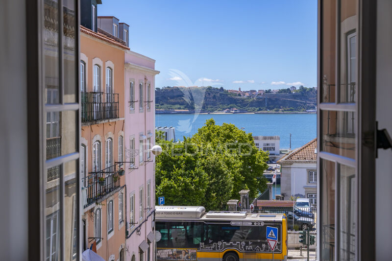 Apartamento Remodelado T1 Estrela Lisboa - 2º andar