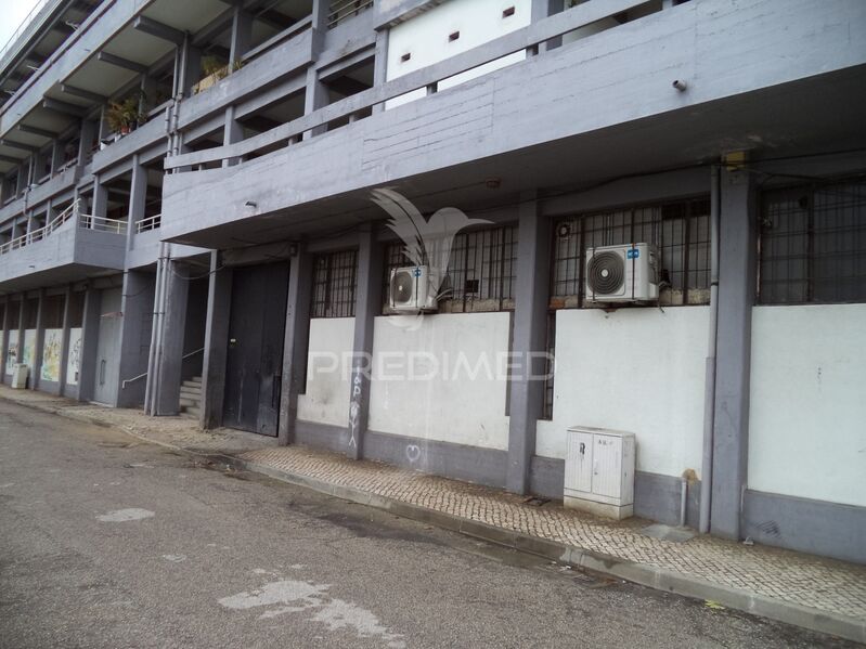 Warehouse Industrial with 190sqm Almada