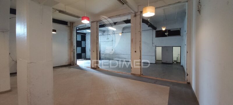 Warehouse with 190sqm Almada