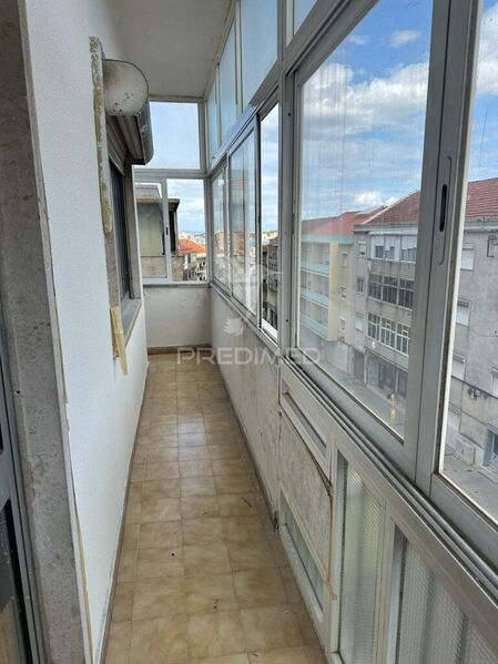 Apartamento T3 no centro Amora Seixal - varanda, 3º andar, marquise