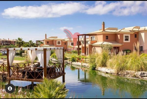 Apartamento T2 Lagoa (Algarve) - alarme, banho turco, sauna, vidros duplos, mobilado, ténis, piso radiante, equipado, condomínio fechado, piscina, cozinha equipada, terraço, ar condicionado, jardins