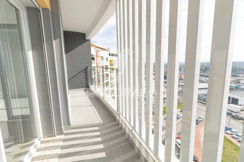 Apartment T3 Modern Corroios Seixal - terrace