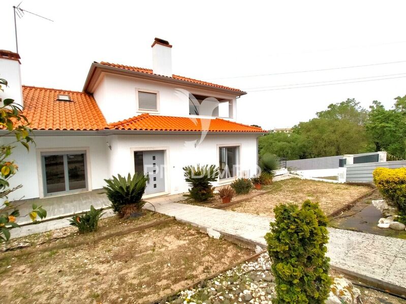 House V4 nouvelle Leiria - garden, balcony, barbecue, terrace, swimming pool, garage