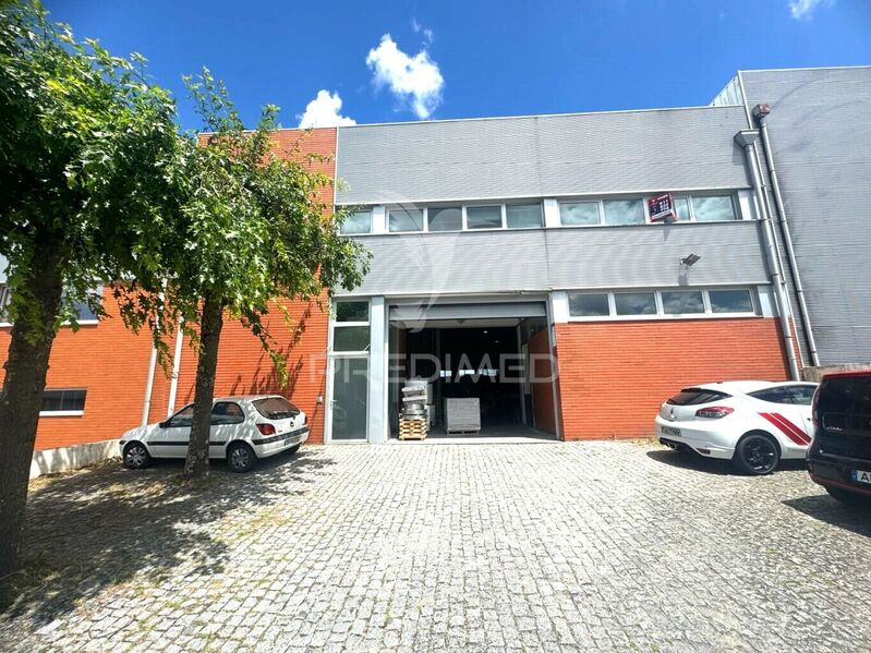 Armazém Industrial na zona industrial Guimarães - wc